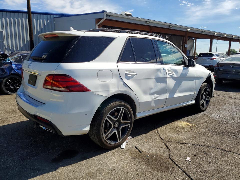 2017 MERCEDES-BENZ GLE 350 — Фото 3 из 12
