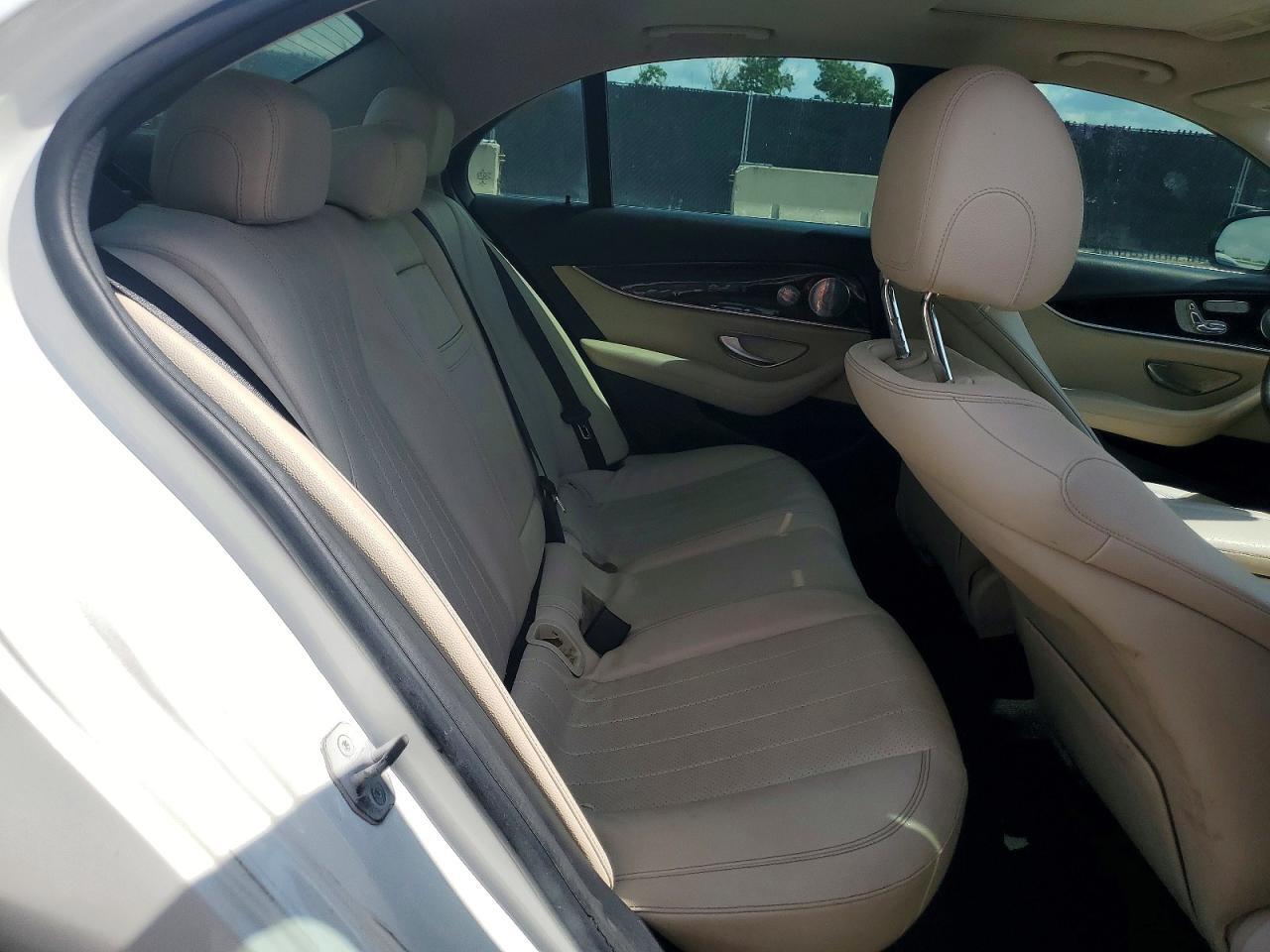 2017 MERCEDES-BENZ E 300 — Фото 10 из 12