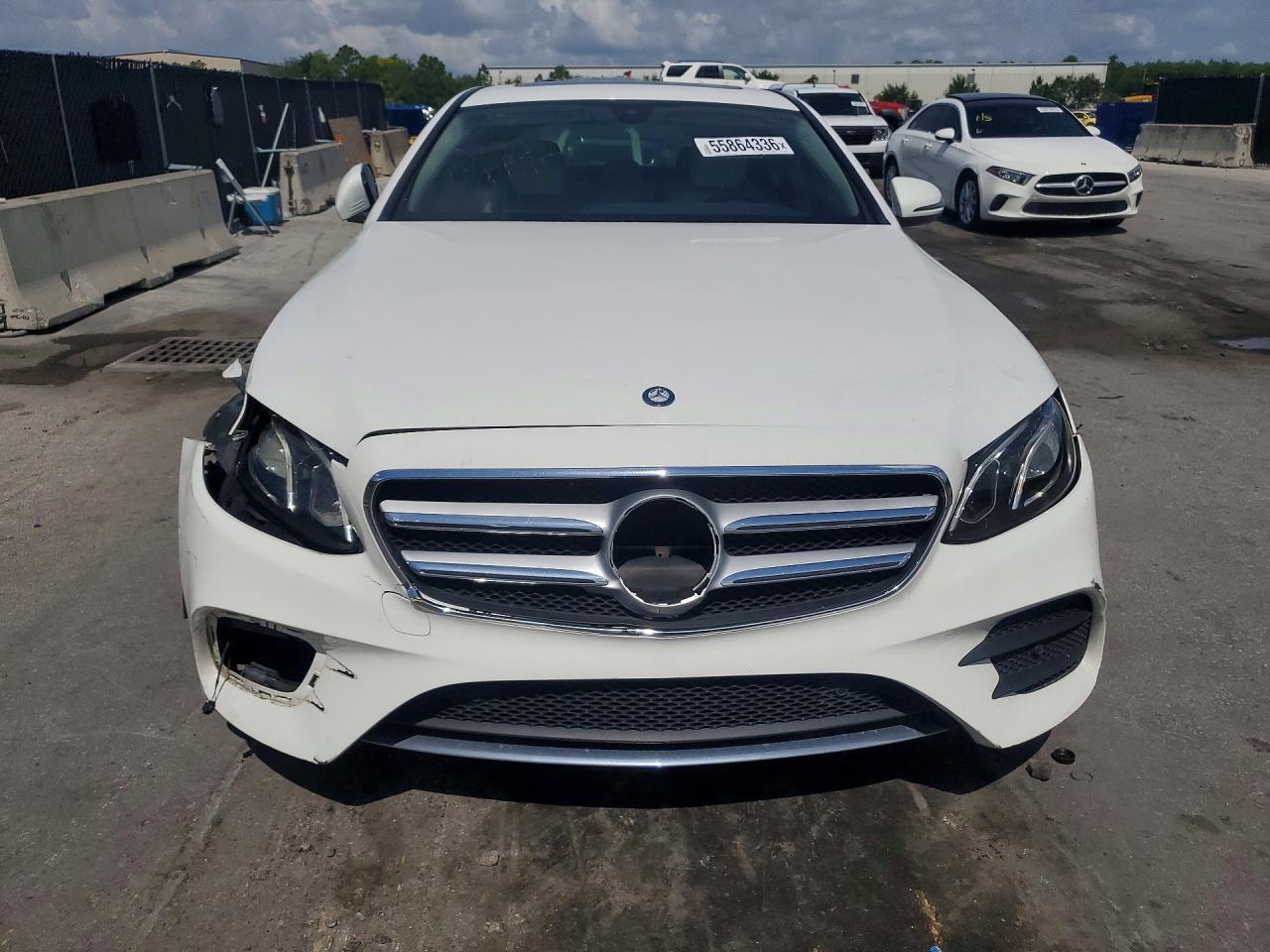 2017 MERCEDES-BENZ E 300 — Фото 5 из 12