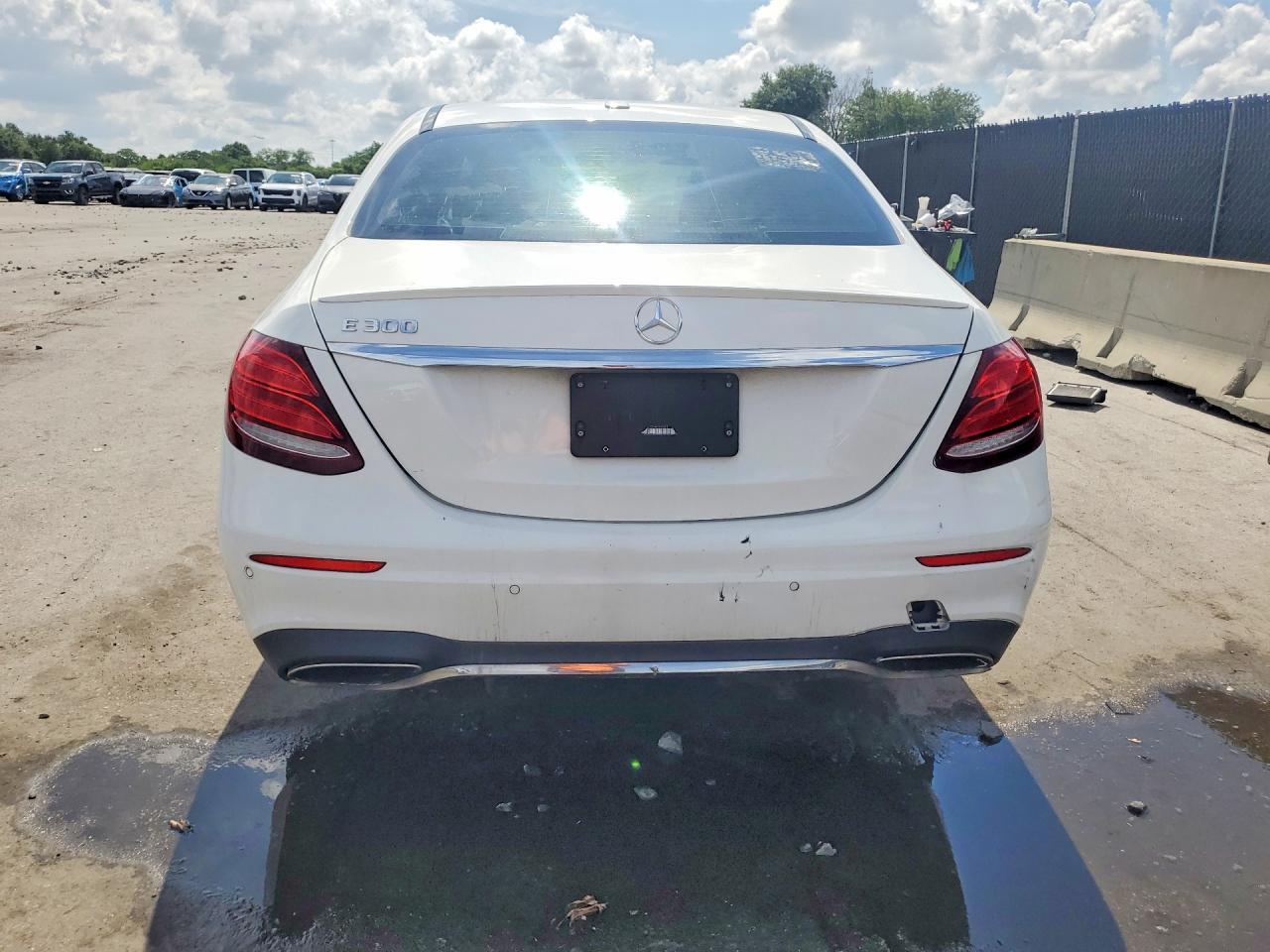 2017 MERCEDES-BENZ E 300 — Фото 6 из 12