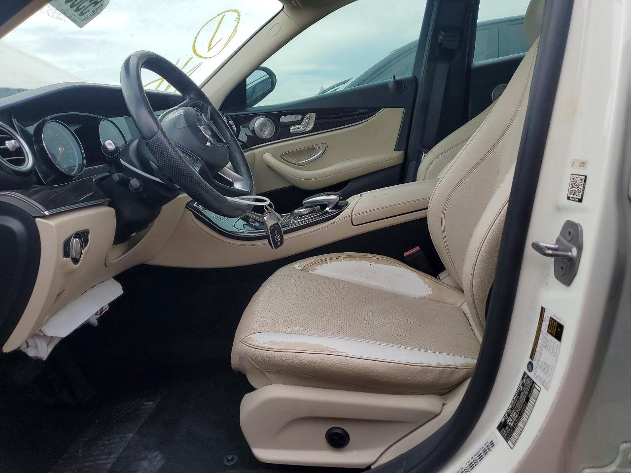 2017 MERCEDES-BENZ E 300 — Фото 7 из 12