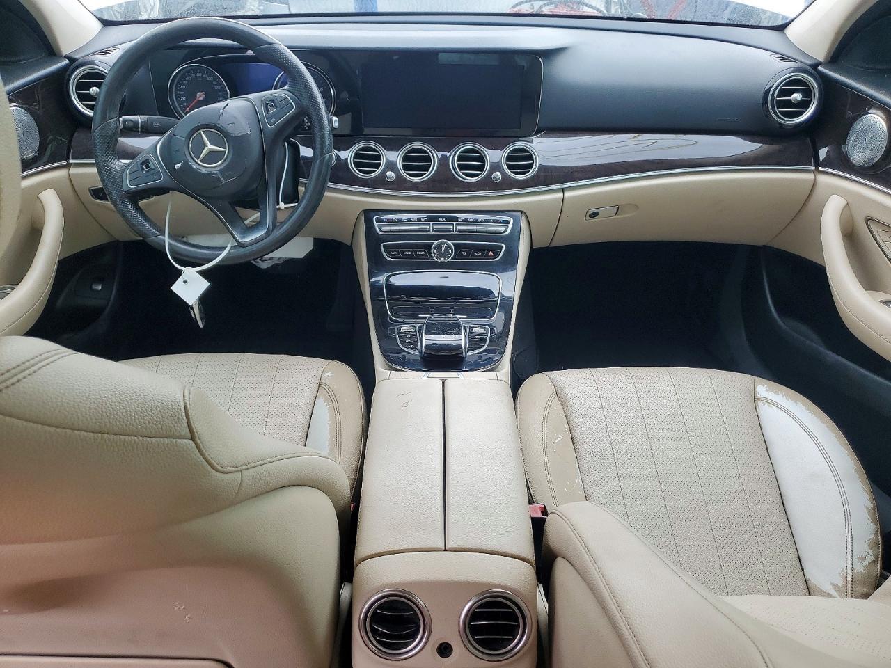 2017 MERCEDES-BENZ E 300 — Фото 8 из 12