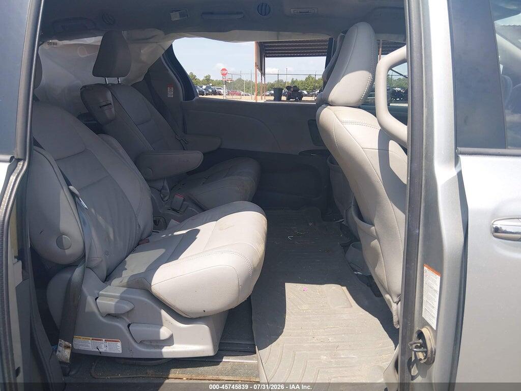 5TDYZ3DC2KS979907 2019 TOYOTA SIENNA photo no. 8