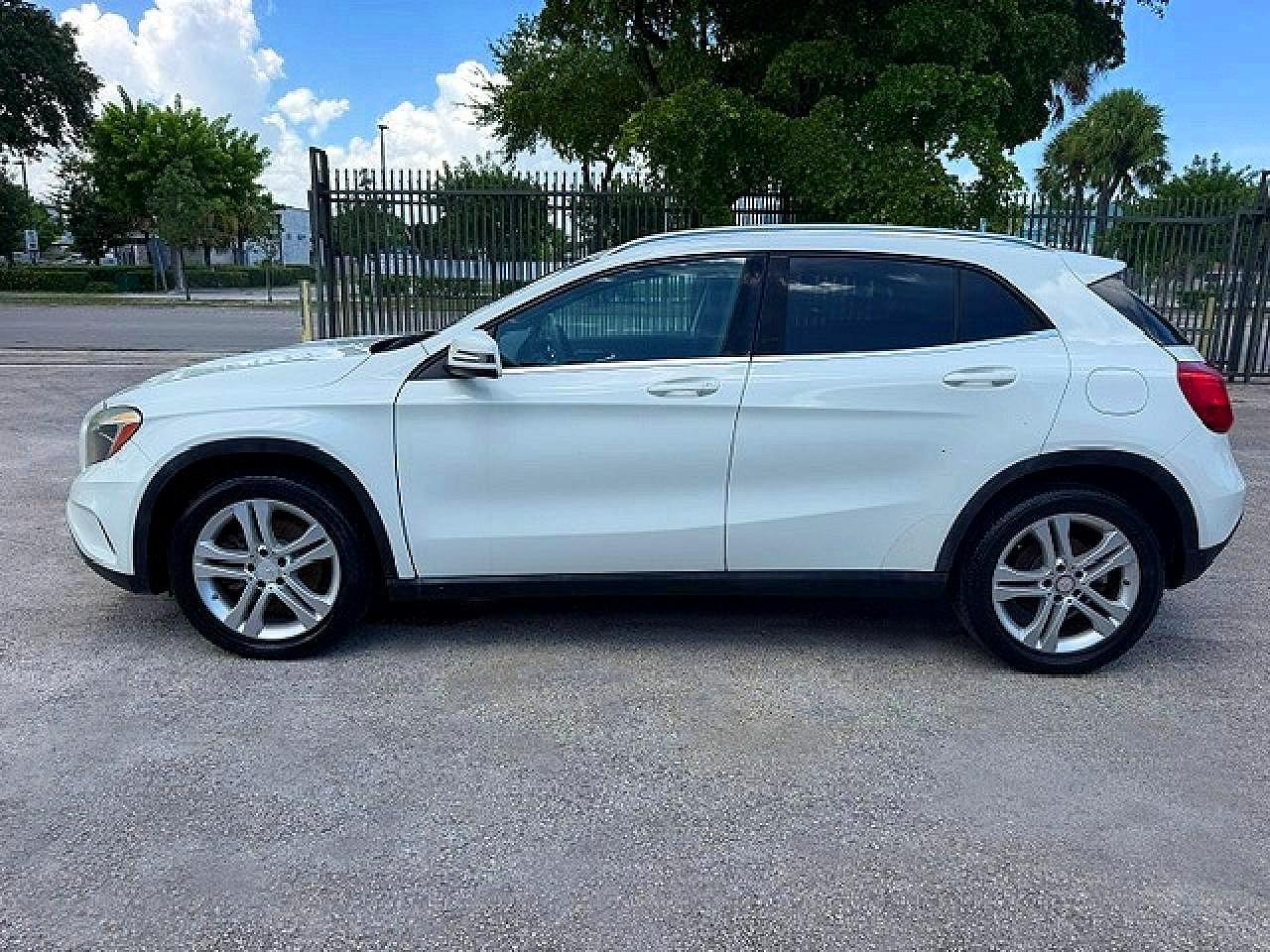 2017 MERCEDES-BENZ GLA 250 — Фото 12 из 15