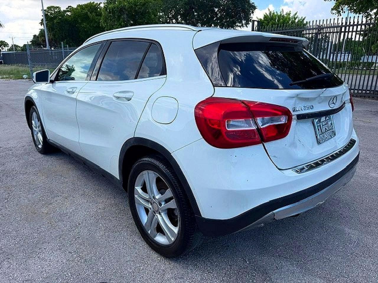 2017 MERCEDES-BENZ GLA 250 — Фото 2 из 15