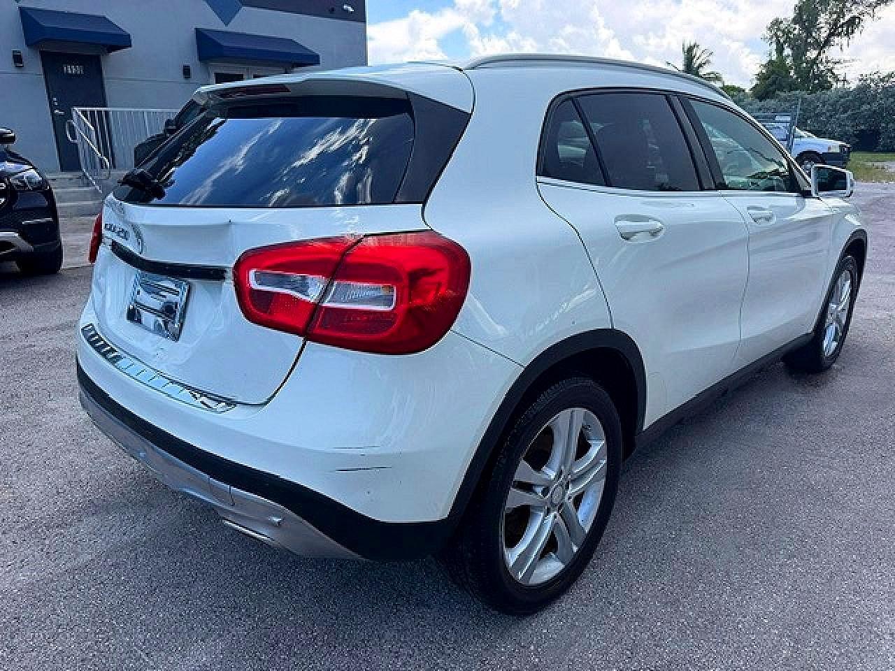 2017 MERCEDES-BENZ GLA 250 — Фото 3 из 15