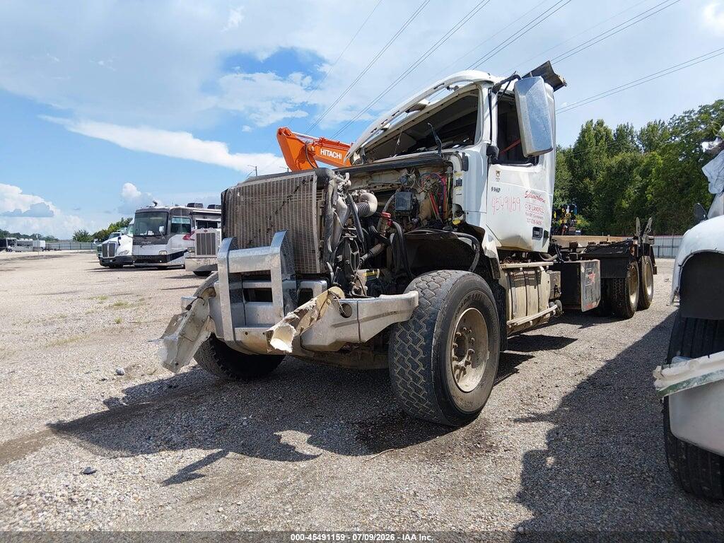 4V5KC9EH2KN903159 2019 VOLVO VHD photo no. 2
