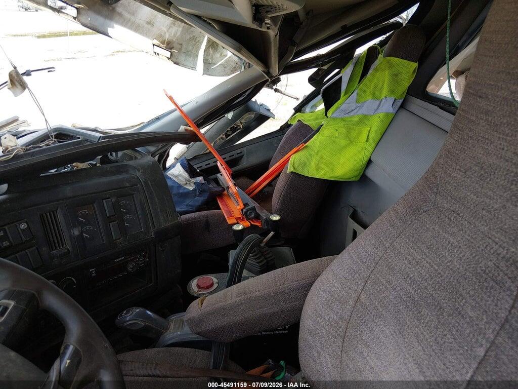 4V5KC9EH2KN903159 2019 VOLVO VHD photo no. 6