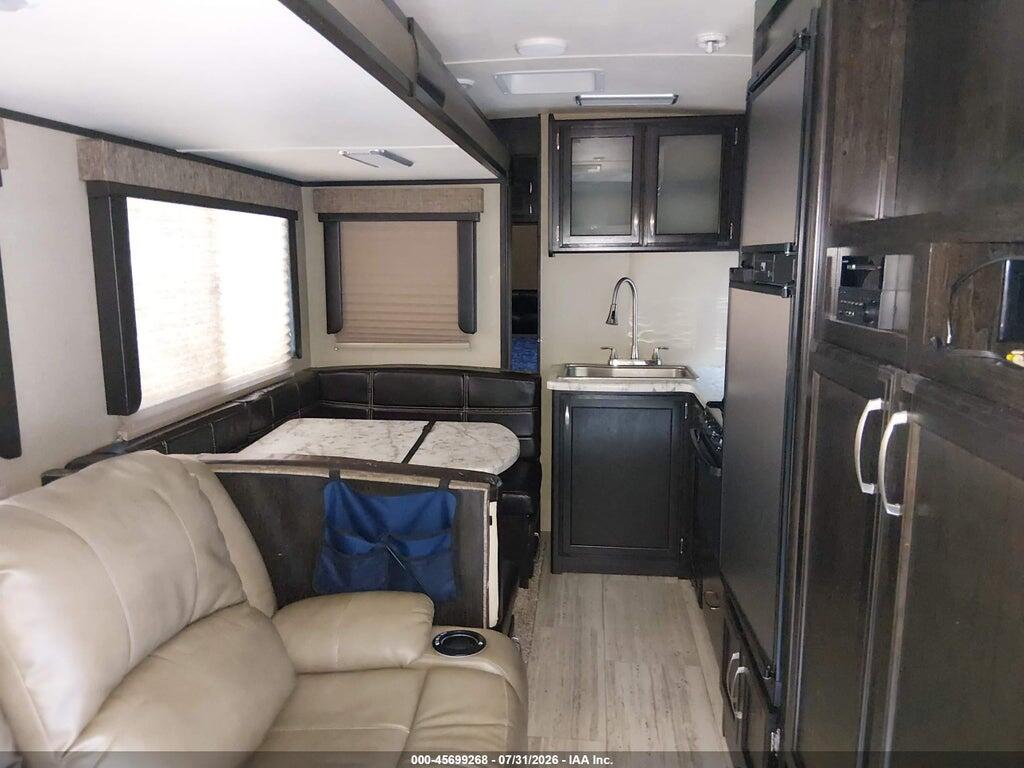 573TE3026G3401653 2016 GRAND DESIGN IMAGINE photo no. 8