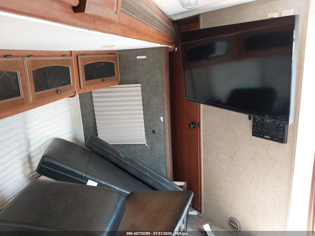 5SFNB3722EE266099 2014 HEARTLAND NORTH TRAIL TRAVEL TRAILER photo no. 5