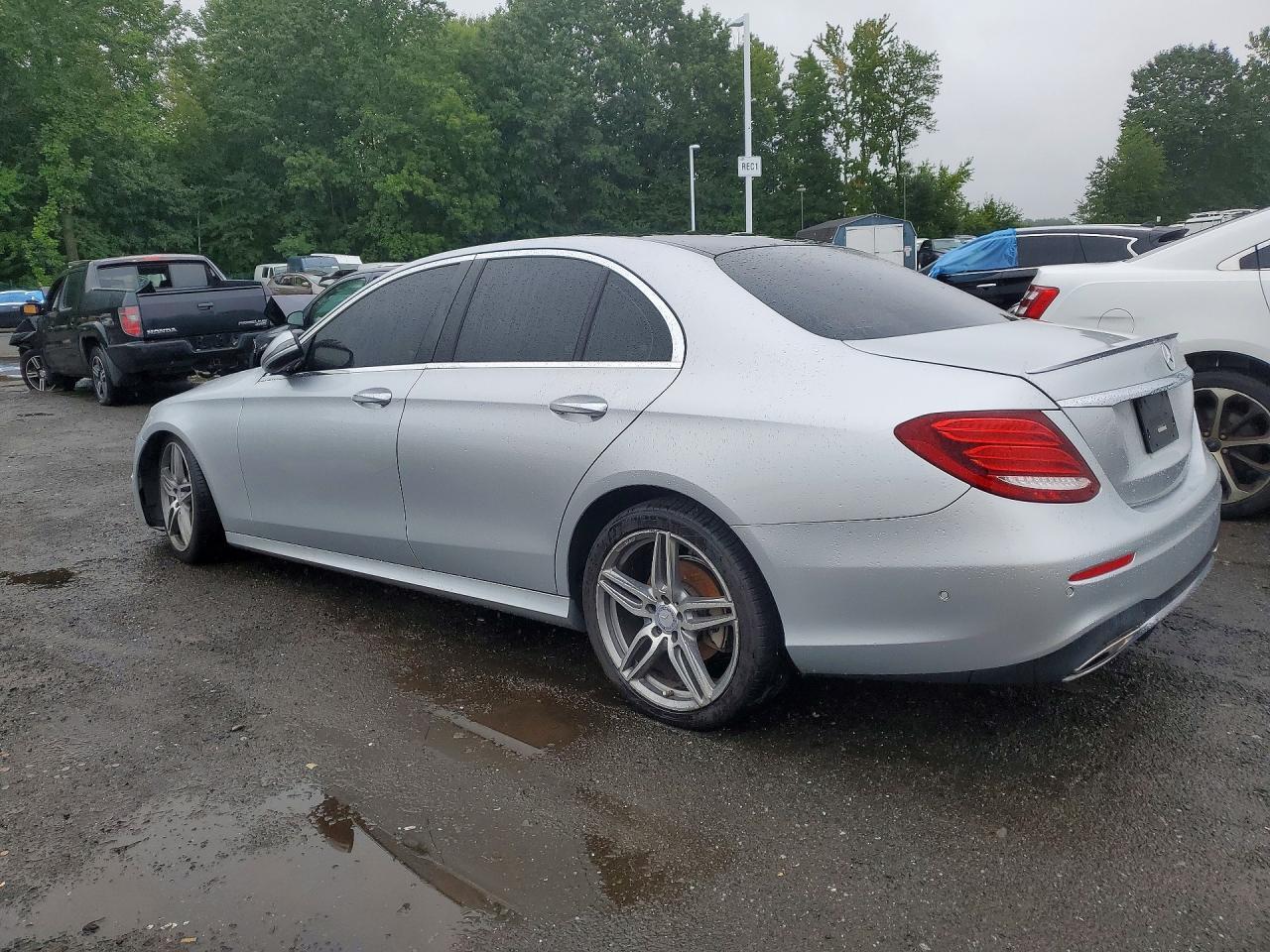 2017 MERCEDES-BENZ E 300 — Фото 2 из 12