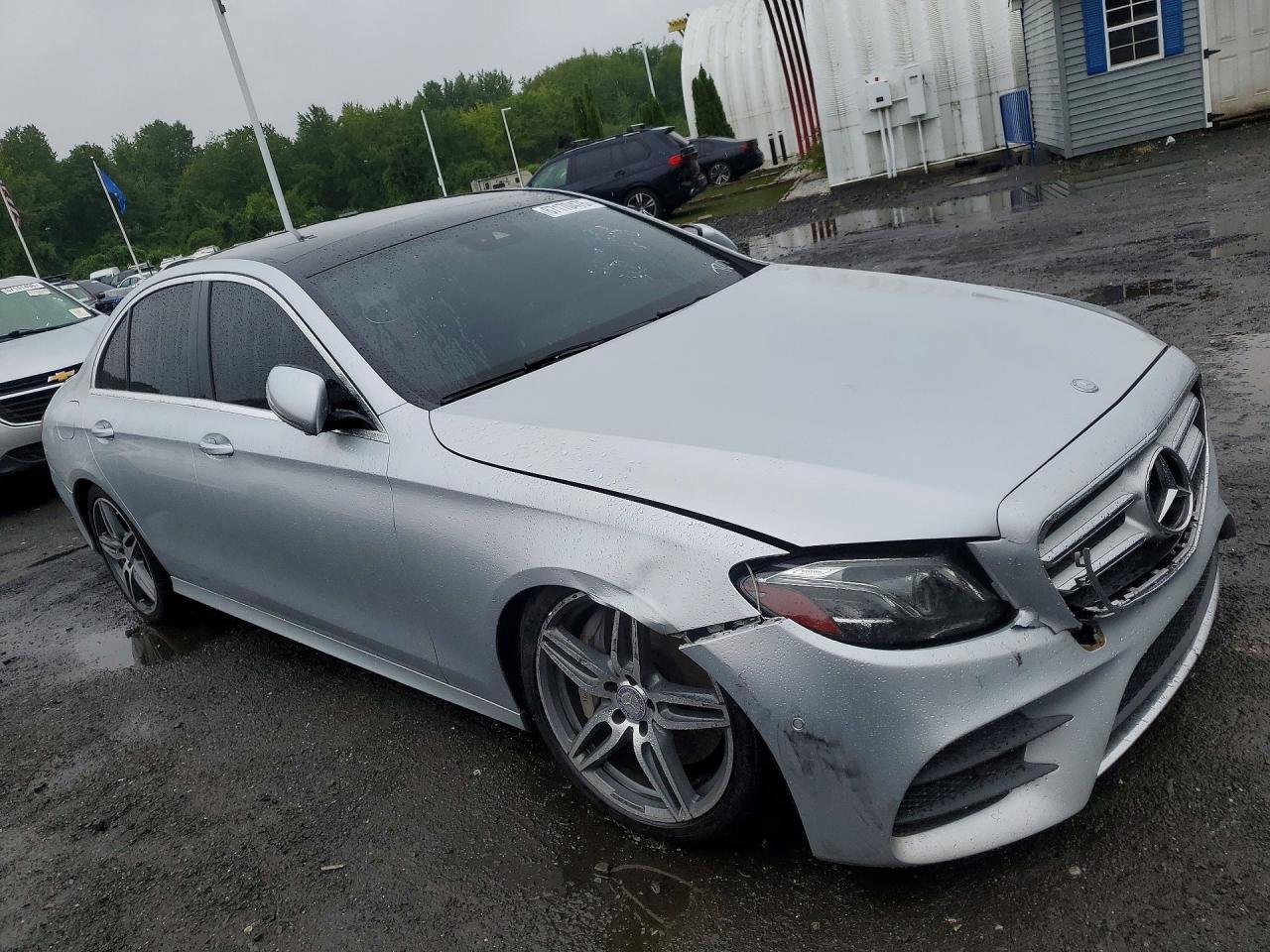 2017 MERCEDES-BENZ E 300 — Фото 4 из 12