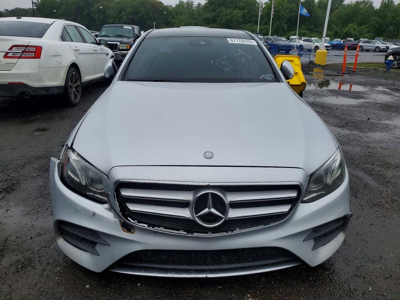 2017 MERCEDES-BENZ E 300 — Фото 5 из 12
