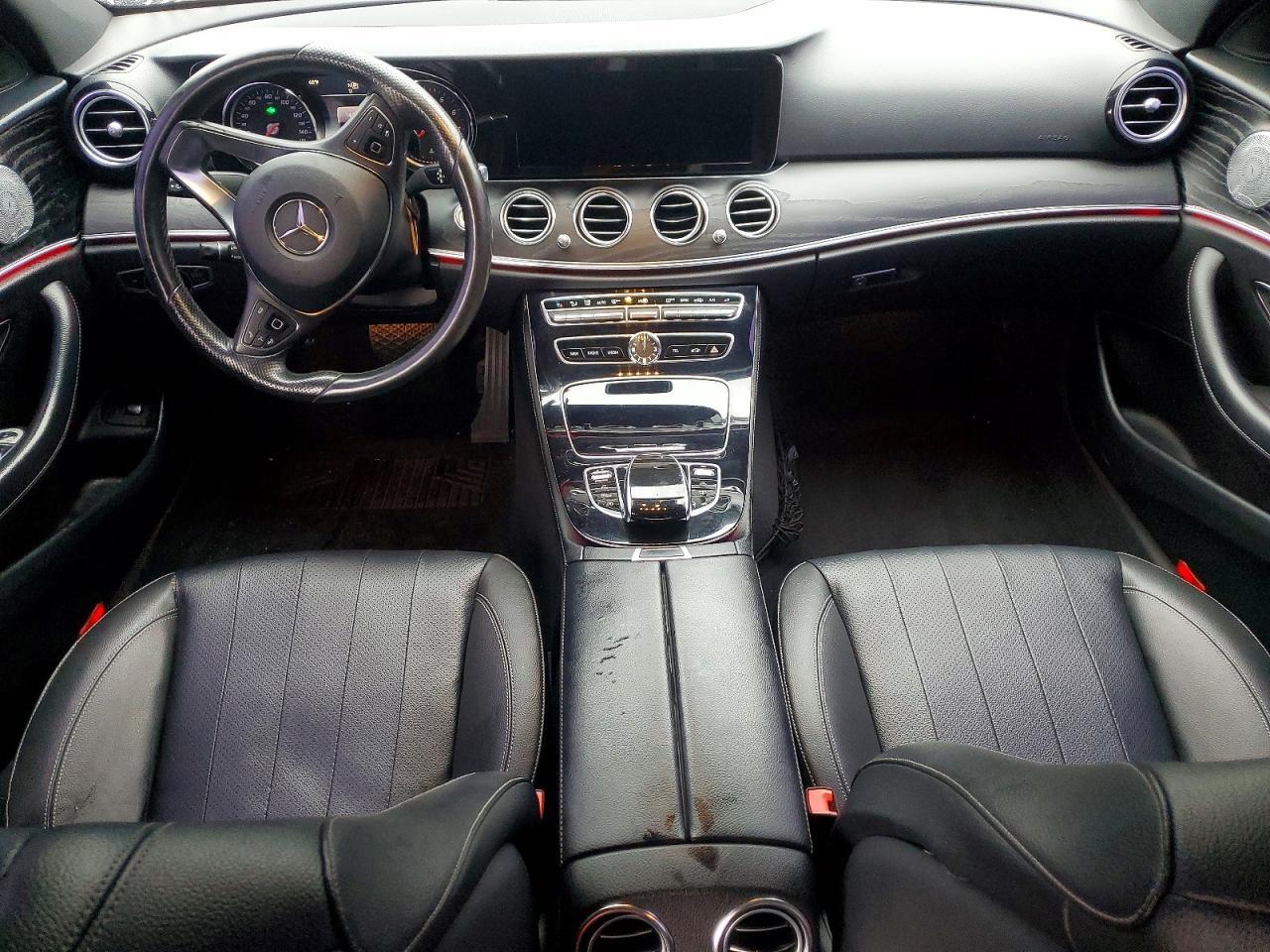 2017 MERCEDES-BENZ E 300 — Фото 8 из 12