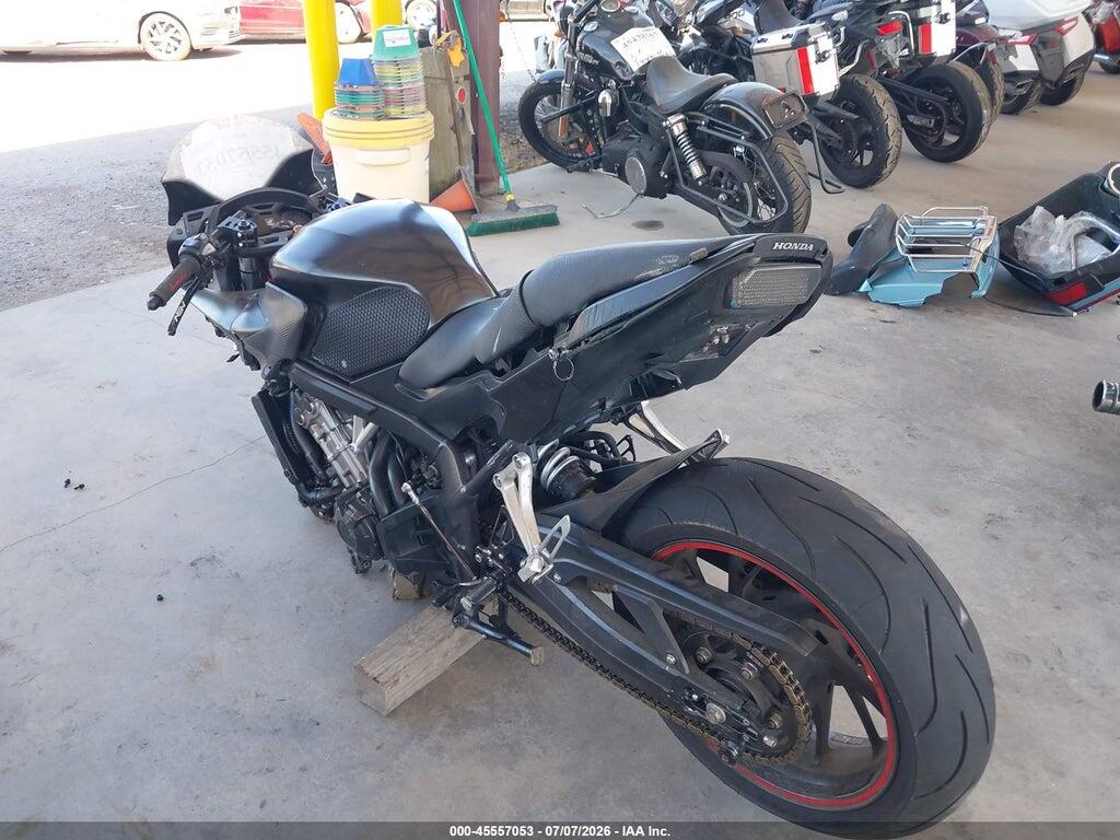 MLHRC7400E5000055 2014 HONDA CBR650 photo no. 3
