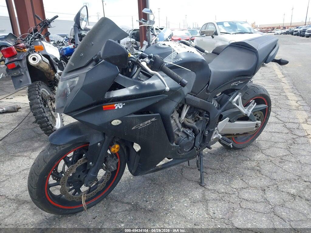 MLHRC7454E5000071 2014 HONDA CBR650 photo no. 2