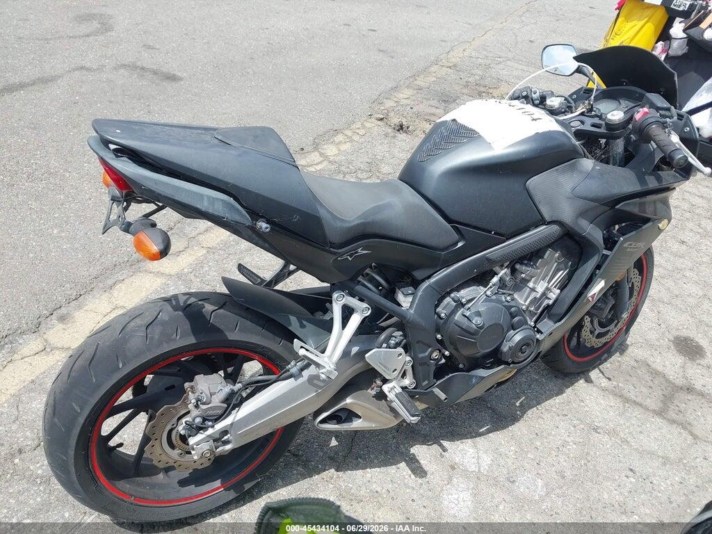 MLHRC7454E5000071 2014 HONDA CBR650 photo no. 4