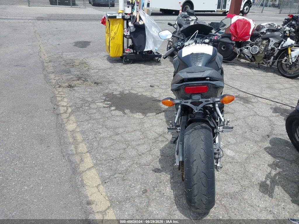 MLHRC7454E5000071 2014 HONDA CBR650 photo no. 6