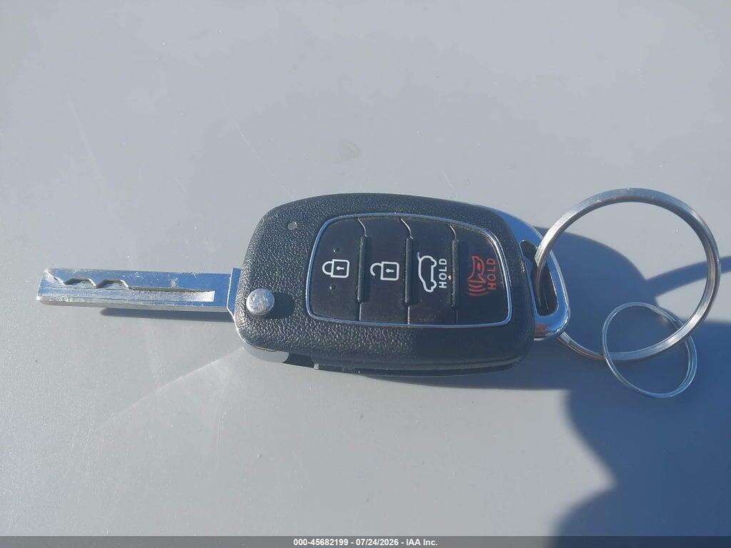 5NMZU3LB6HH012126 2017 HYUNDAI SANTA FE SPORT photo no. 11