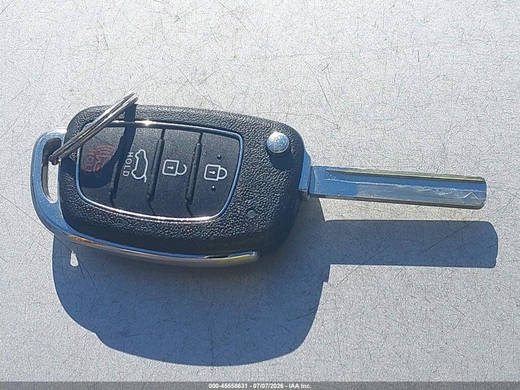 5XYZU3LB8HG397666 2017 HYUNDAI SANTA FE SPORT photo no. 11