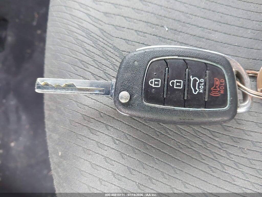 5NMZU3LB6HH034790 2017 HYUNDAI SANTA FE SPORT photo no. 11
