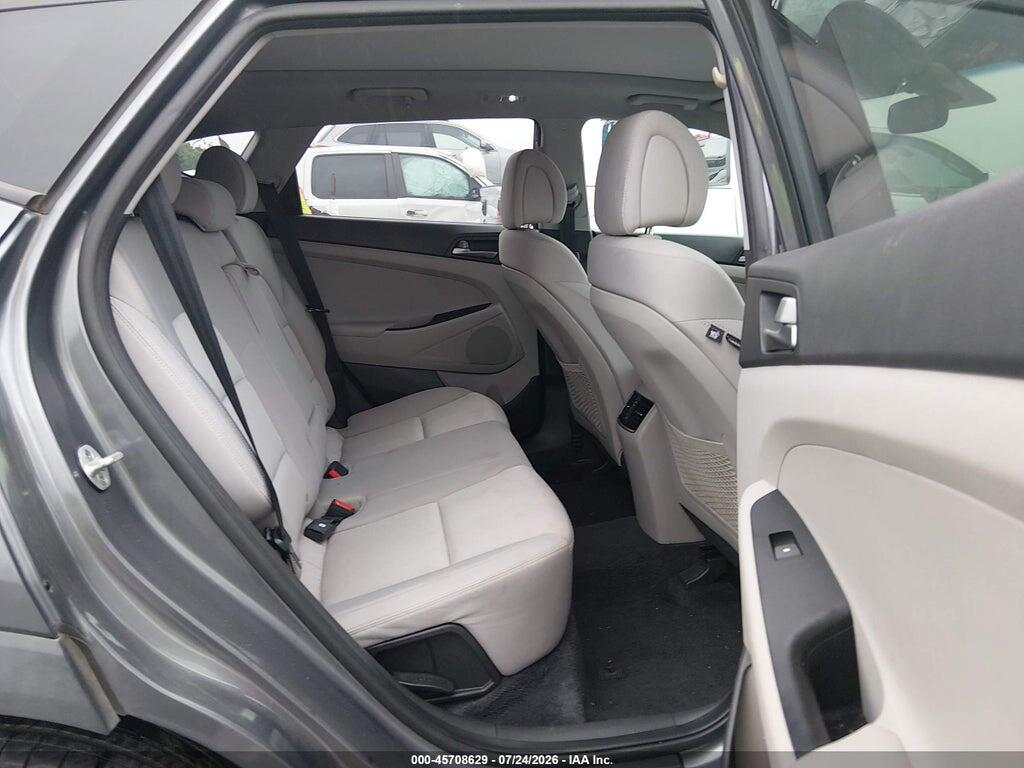 KM8J3CA2XHU554837 2017 HYUNDAI TUCSON photo no. 8