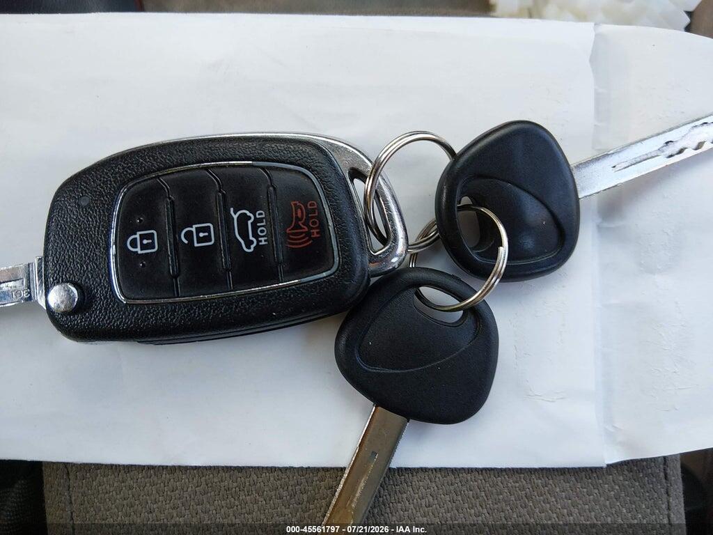 KM8J3CA49HU446565 2017 HYUNDAI TUCSON photo no. 11