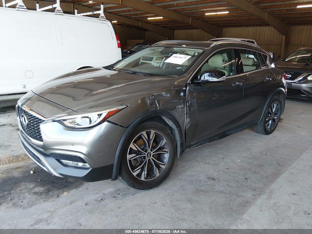 SJKCH5CR8HA032131 2017 INFINITI QX30 photo no. 2