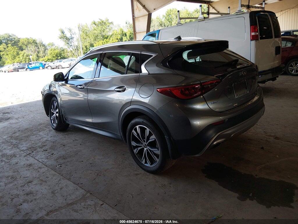 SJKCH5CR8HA032131 2017 INFINITI QX30 photo no. 3