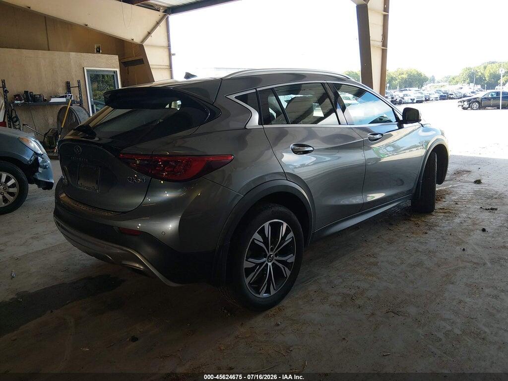 SJKCH5CR8HA032131 2017 INFINITI QX30 photo no. 4