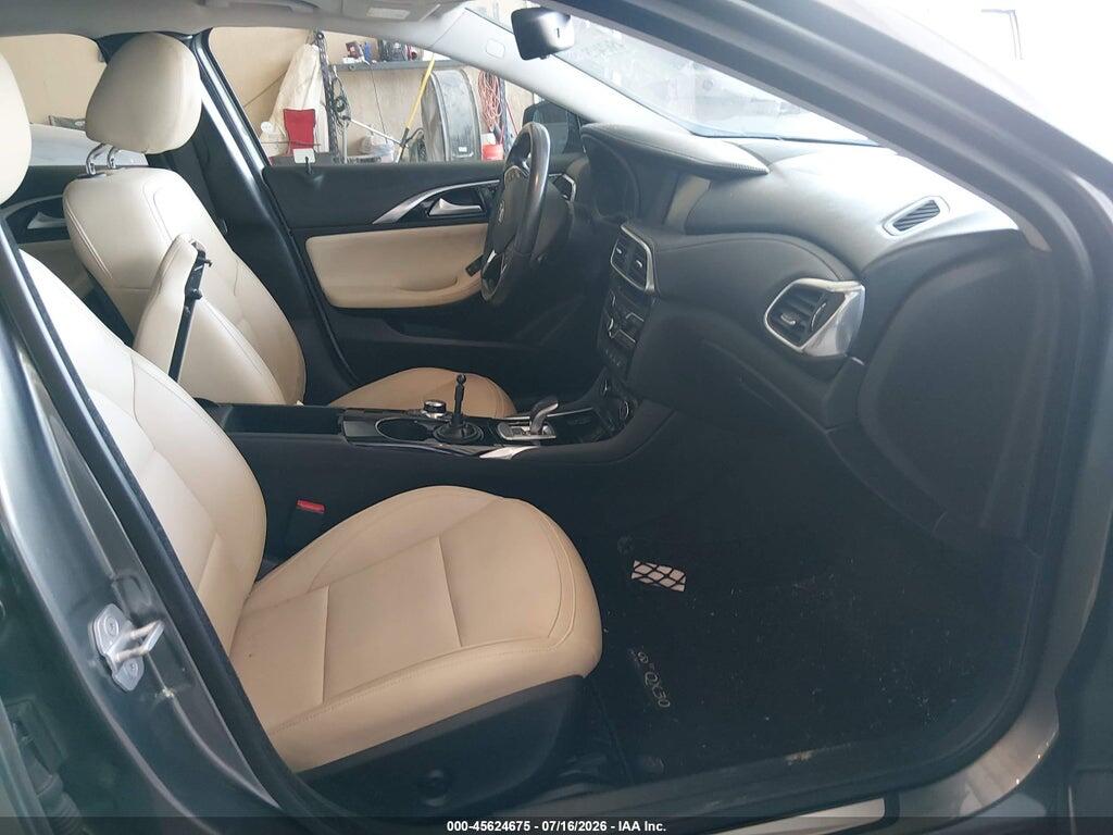 SJKCH5CR8HA032131 2017 INFINITI QX30 photo no. 5