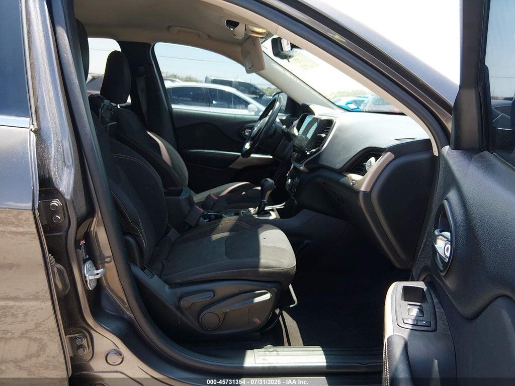 1C4PJLCB4HW649982 2017 JEEP CHEROKEE photo no. 5