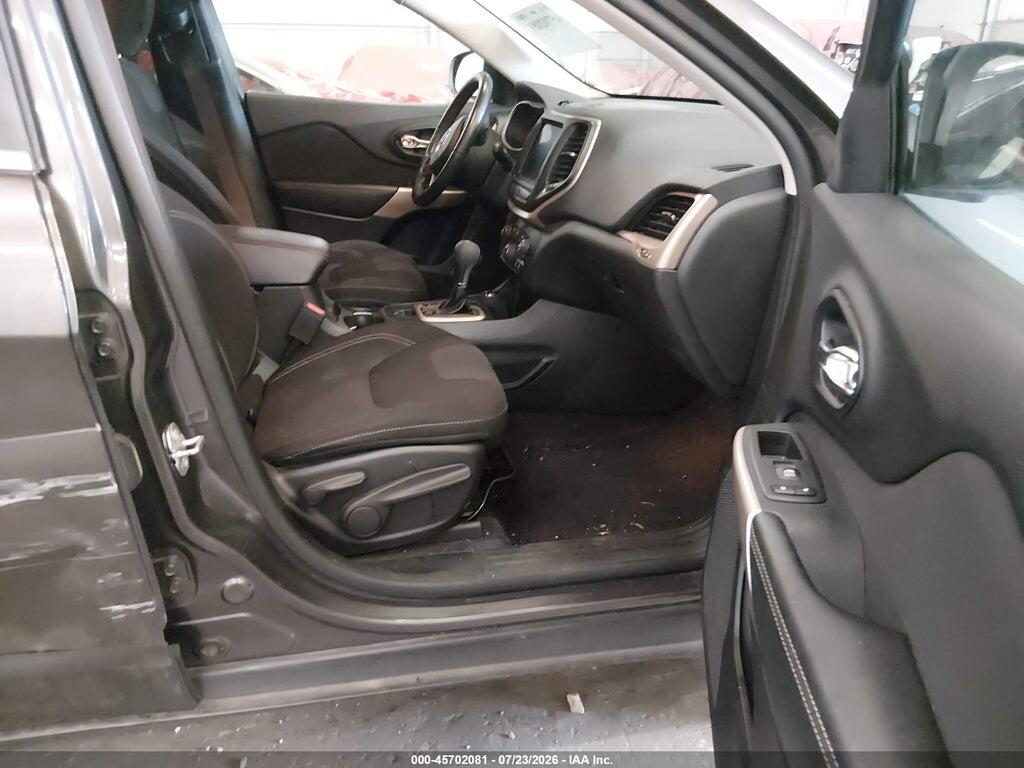 1C4PJMCB6HD237077 2017 JEEP CHEROKEE photo no. 5