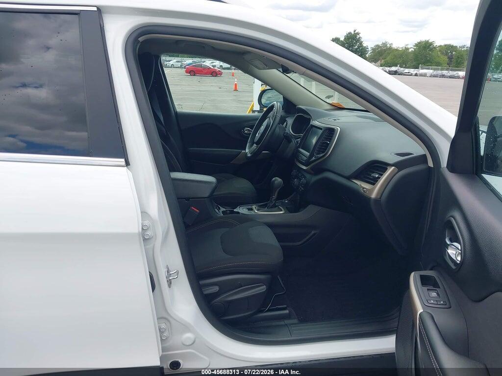 1C4PJMCS5HD216091 2017 JEEP CHEROKEE photo no. 5