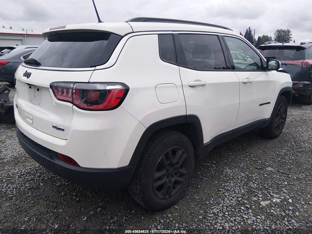 3C4NJDBB0HT611122 2017 JEEP COMPASS photo no. 4