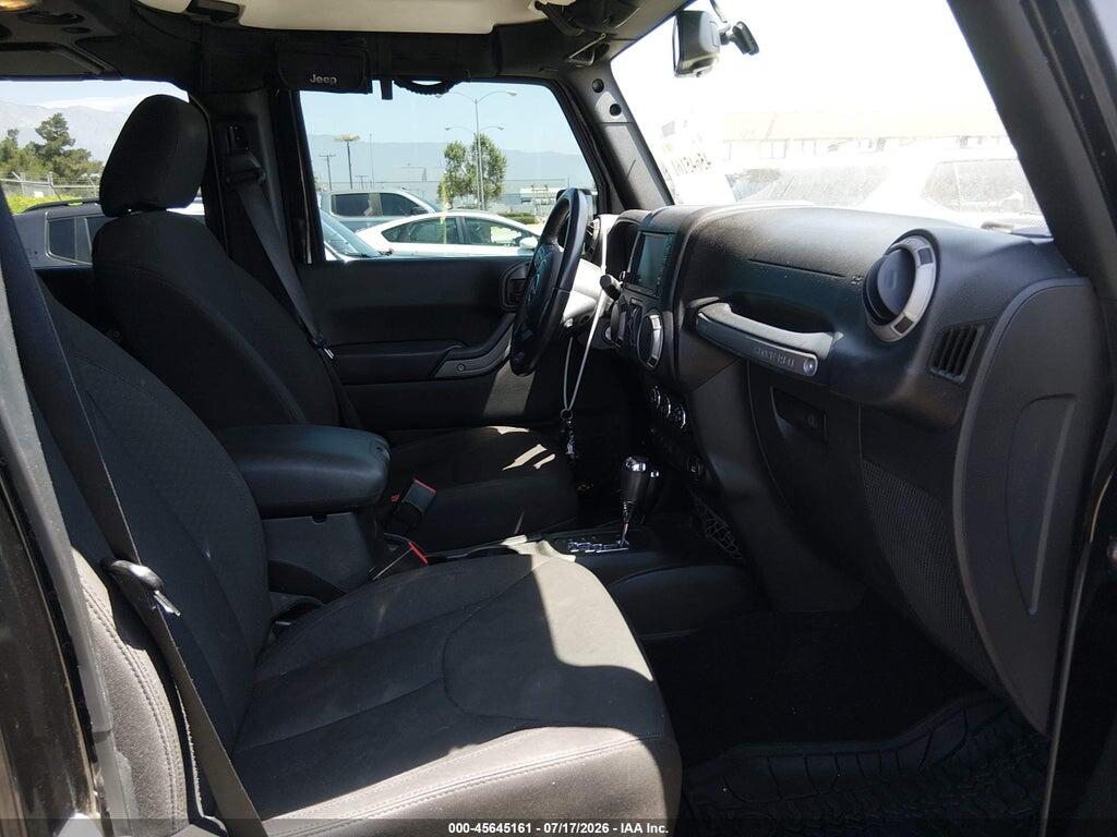 1C4BJWDG3HL642237 2017 JEEP WRANGLER UNLIMITED photo no. 5