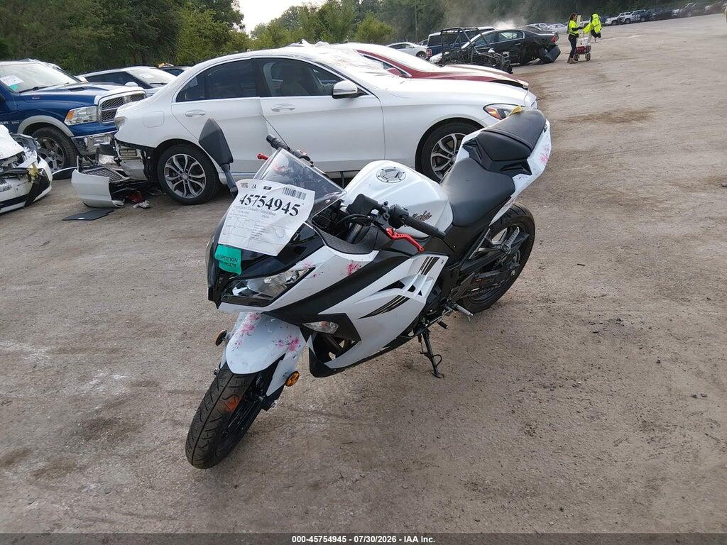 JKAEX8A12HDA32957 2017 KAWASAKI EX300 photo no. 2