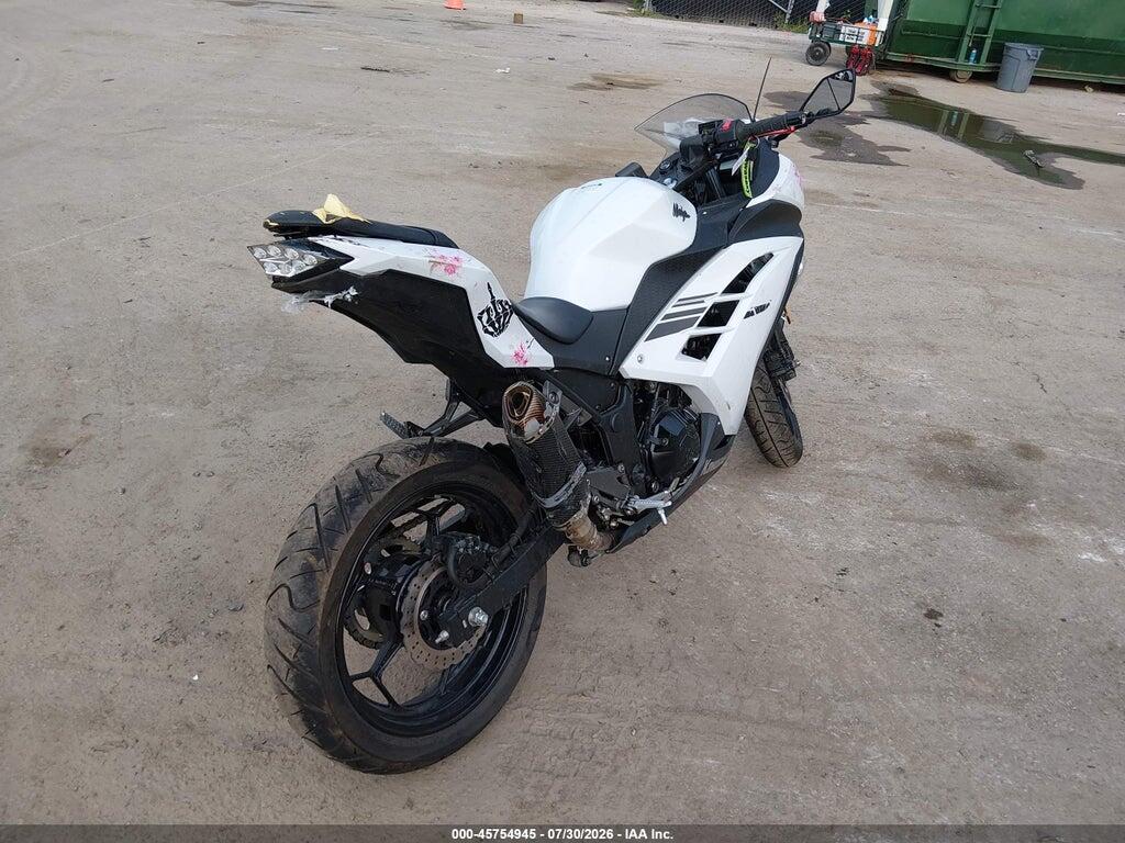 JKAEX8A12HDA32957 2017 KAWASAKI EX300 photo no. 4