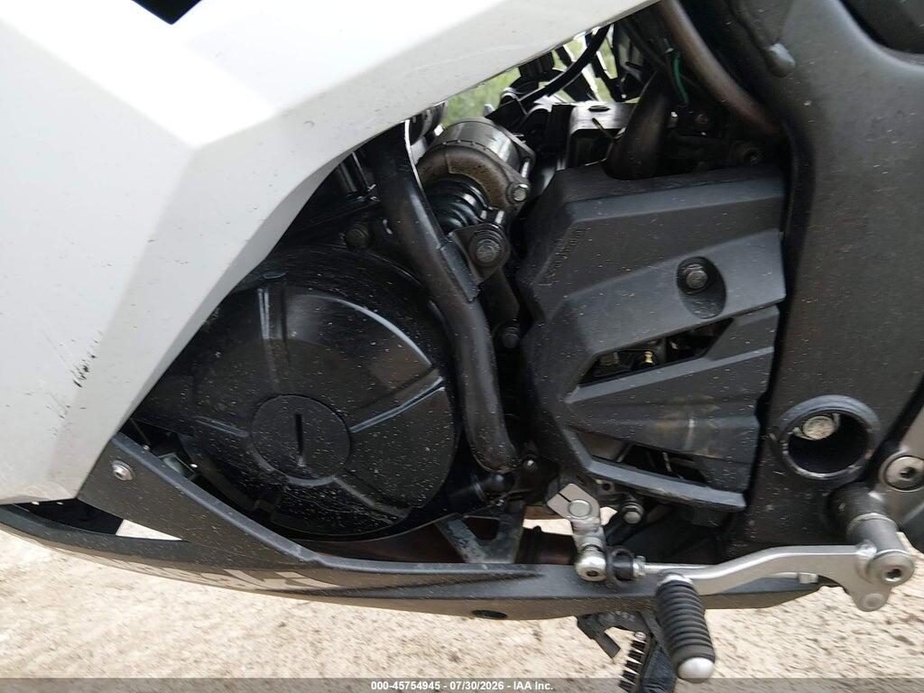 JKAEX8A12HDA32957 2017 KAWASAKI EX300 photo no. 9