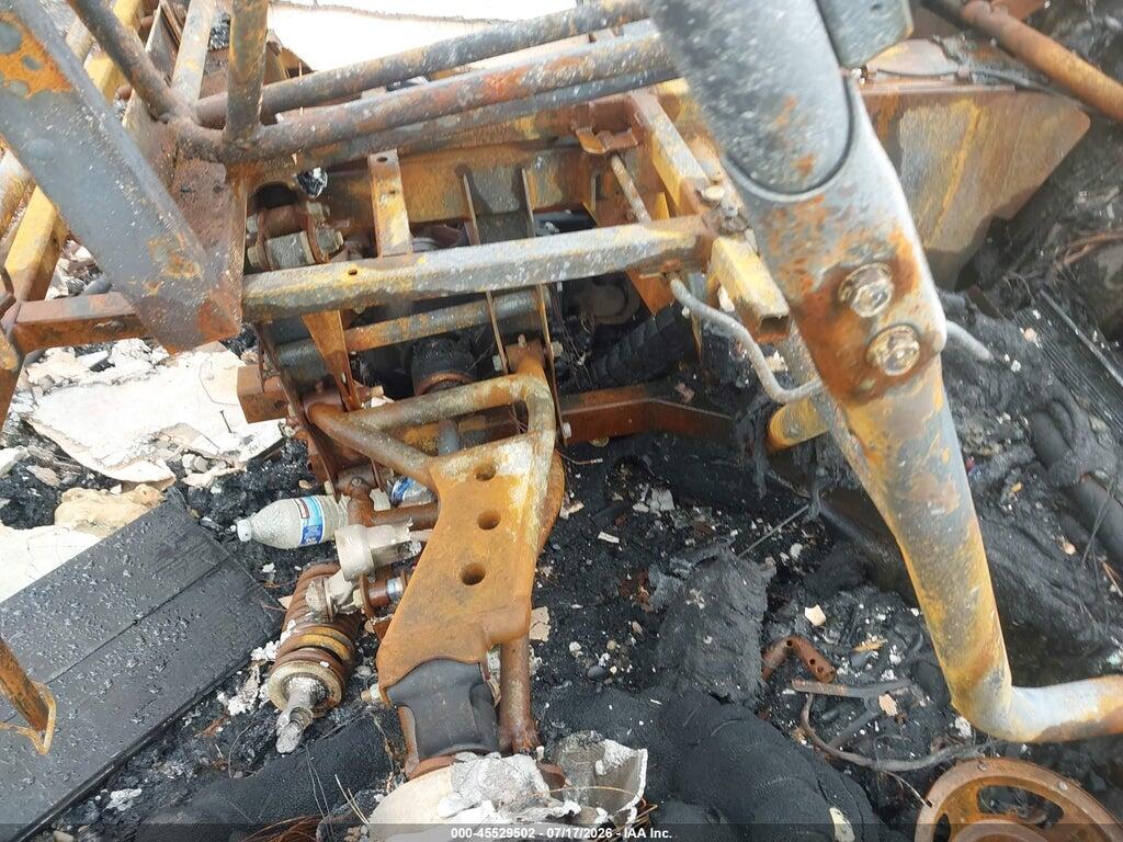JKBRFCG17HB502774 2017 KAWASAKI KRF800 photo no. 8