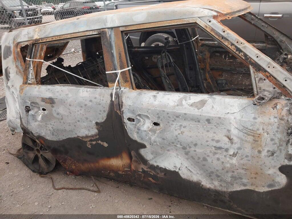 KNDJN2A24E7068107 2014 KIA SOUL photo no. 12
