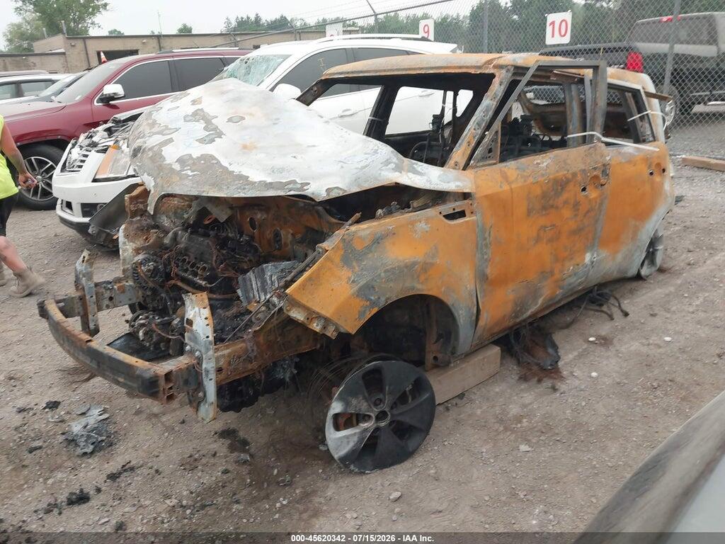 KNDJN2A24E7068107 2014 KIA SOUL photo no. 2