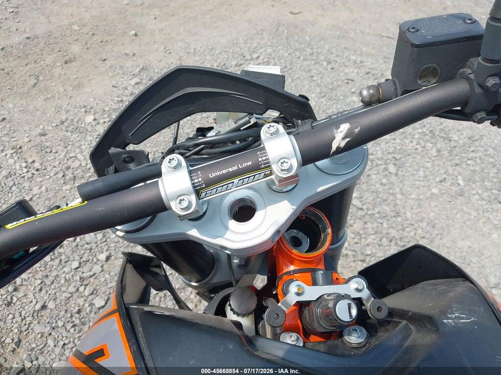 VBKLDT404EM761318 2014 KTM 690 photo no. 7