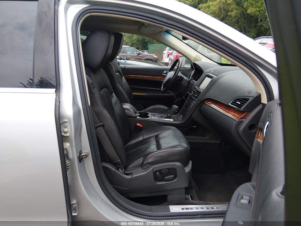 2LMHJ5AT8EBL58992 2014 LINCOLN MKT photo no. 5