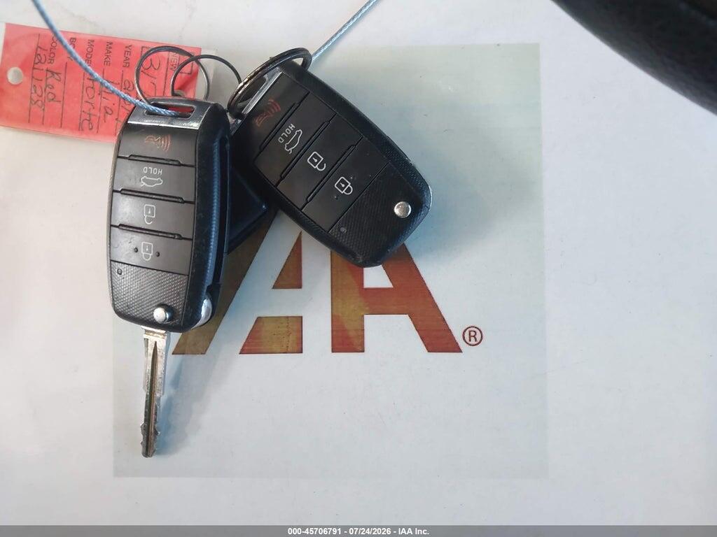 3KPFK4A71HE121128 2017 KIA FORTE photo no. 11
