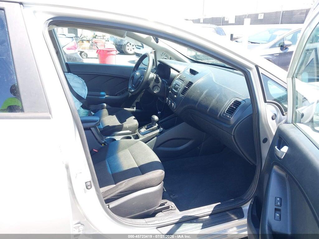 3KPFK4A76HE057538 2017 KIA FORTE photo no. 5