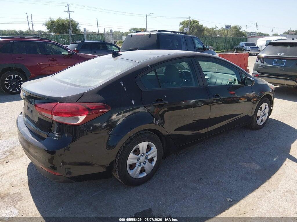3KPFK4A79HE059218 2017 KIA FORTE photo no. 4