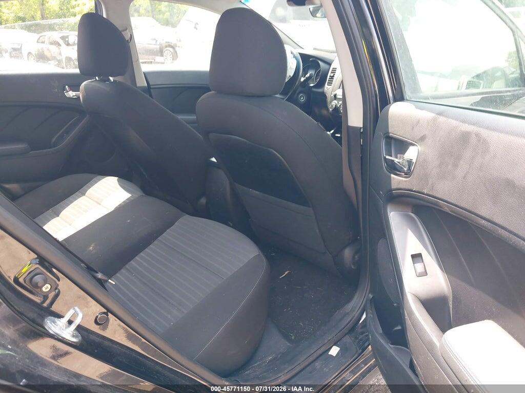 3KPFL4A75HE144909 2017 KIA FORTE photo no. 8