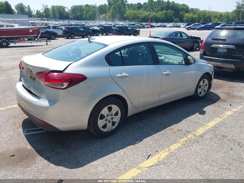 3KPFK4A70HE123680 2017 KIA FORTE photo no. 4