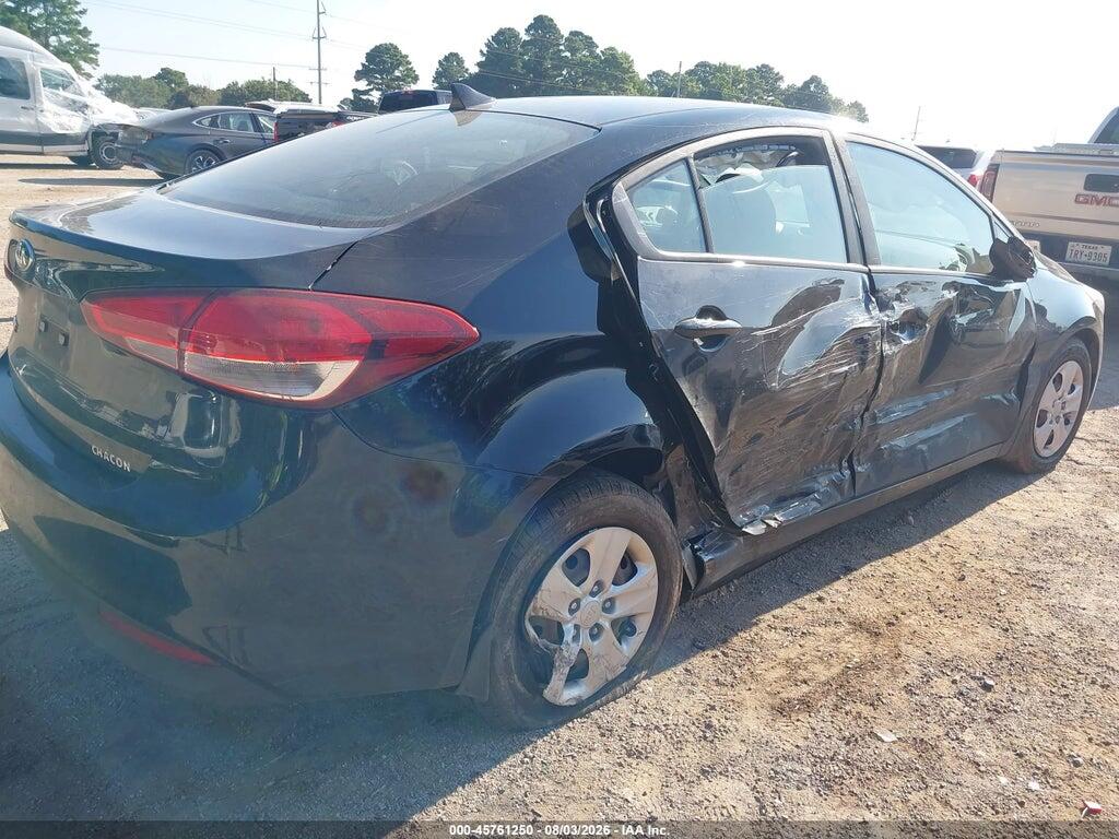 3KPFK4A77HE143487 2017 KIA FORTE photo no. 4